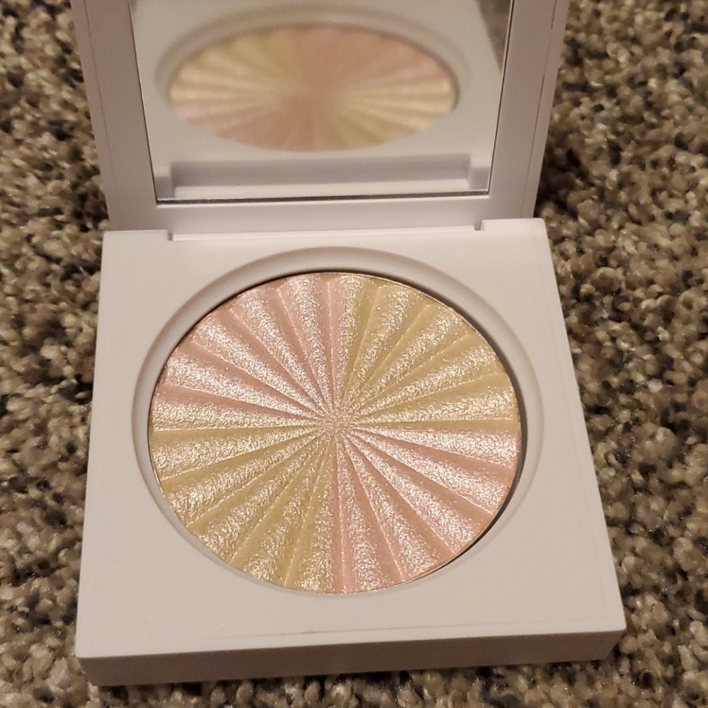 Ofra×Samantha March highlighter